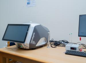 Benchtop Nuclear Magnetic Resonance Spectrometer