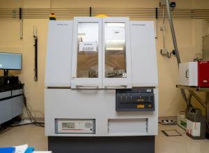 X-Ray Diffractometer (XRD)